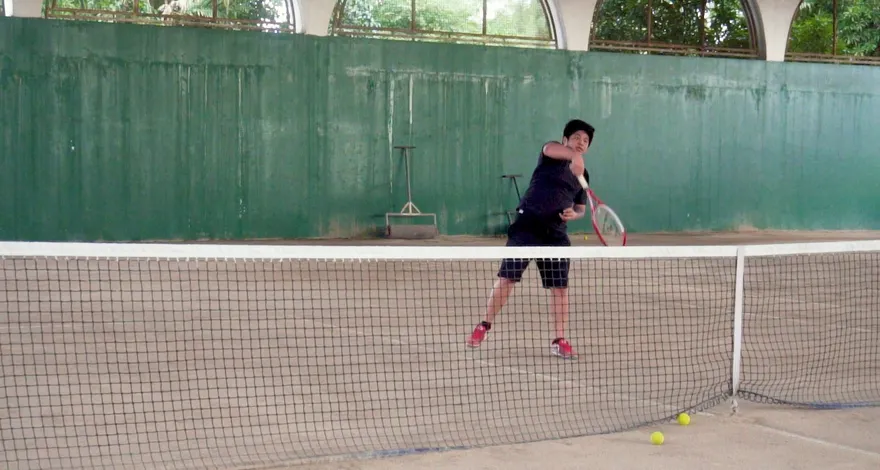 Tennis to'pini qanday urish kerak